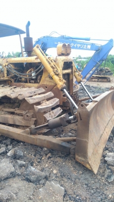 รถแทรกเตอร์ CAT D4D เครื่องดี เกียร์ดี สามกระบอกเอียงผานได้ ดึงเลี้ยวง่าย ใบมีหัก ตะแกรงหน้ามี มีหม้อน้ำให้อีก 1 อัน มี VDO การทำงานให้ชม