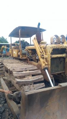 รถแทรกเตอร์ CAT D4D เครื่องดี เกียร์ดี สามกระบอกเอียงผานได้ ดึงเลี้ยวง่าย ใบมีหัก ตะแกรงหน้ามี มีหม้อน้ำให้อีก 1 อัน มี VDO การทำงานให้ชม