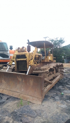 รถแทรกเตอร์ CAT D4D เครื่องดี เกียร์ดี สามกระบอกเอียงผานได้ ดึงเลี้ยวง่าย ใบมีหัก ตะแกรงหน้ามี มีหม้อน้ำให้อีก 1 อัน มี VDO การทำงานให้ชม