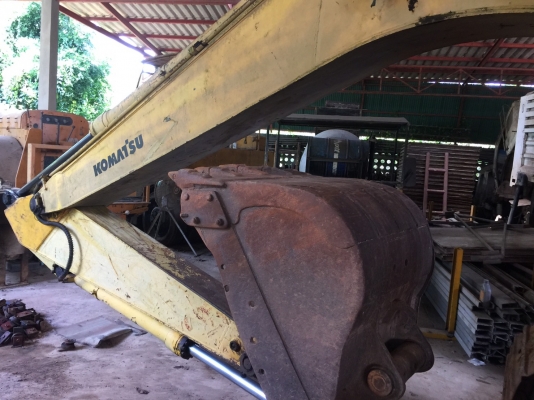 รถขุด pc200-5 คอนโทนสั้น มี3คันจะขายออก1คัน เลือกได้ รถดีๆสวยดี รถขุด pc200-5 คอนโทนสั้น มี3คันจะขายออก1คัน เลือกได้ รถดีๆสวยดี