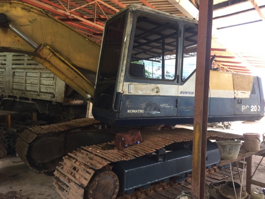 รถขุด pc200-5 คอนโทนสั้น มี3คันจะขายออก1คัน เลือกได้ รถดีๆสวยดี รถขุด pc200-5 คอนโทนสั้น มี3คันจะขายออก1คัน เลือกได้ รถดีๆสวยดี