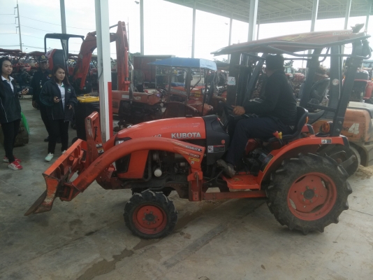 แทรกเตอร์เข้าใหม่ B2140 มีใบมีดดันหน้า สภาพดีใช้งานได้เลย สนใจติดต่อด่วนๆเลยครับ แทรกเตอร์เข้าใหม่ B2140 มีใบมีดดันหน้า สภาพดีใช้งานได้เลย สนใจติดต่อด่วนๆเลยครับ