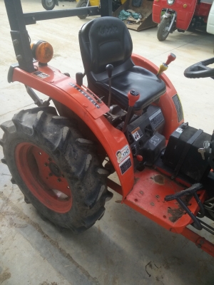 แทรกเตอร์เข้าใหม่ B2140 มีใบมีดดันหน้า สภาพดีใช้งานได้เลย สนใจติดต่อด่วนๆเลยครับ แทรกเตอร์เข้าใหม่ B2140 มีใบมีดดันหน้า สภาพดีใช้งานได้เลย สนใจติดต่อด่วนๆเลยครับ