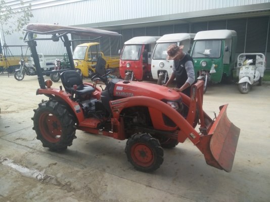 แทรกเตอร์เข้าใหม่ B2140 มีใบมีดดันหน้า สภาพดีใช้งานได้เลย สนใจติดต่อด่วนๆเลยครับ