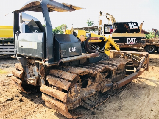 ขาย รถแทครเตอร CATTERPILAR D4E เครื่องดี เกียร์ดี ตีนเป็ด ขาย รถแทครเตอร CATTERPILAR D4E เครื่องดี เกียร์ดี ตีนเป็ด