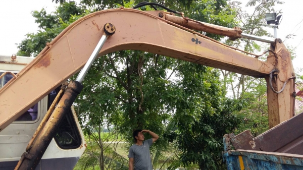 ขายKOMATSU 120-2 สภาพเก่านอก ขายKOMATSU 120-2 สภาพเก่านอก