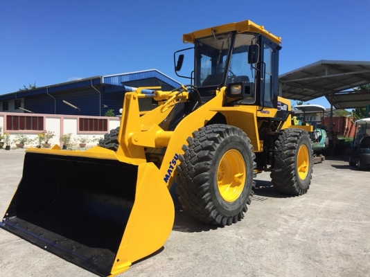 รถตักล้อยาง KOMATSU WA100-1 ทำสีใหม่ นำเข้า มือสองญี่ปุ่น