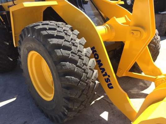 รถตักล้อยาง KOMATSU WA100-1 ทำสีใหม่ นำเข้า มือสองญี่ปุ่น