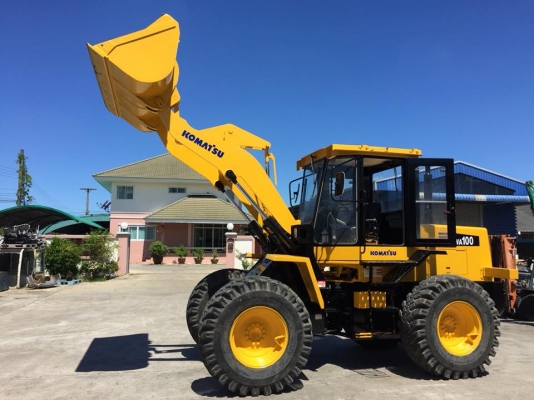 รถตักล้อยาง KOMATSU WA100-1 ทำสีใหม่ นำเข้า มือสองญี่ปุ่น