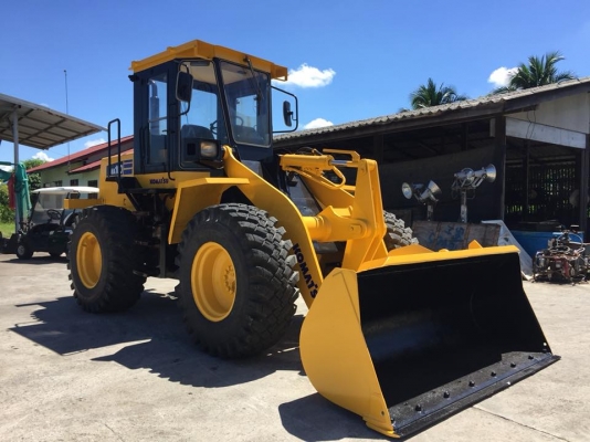 รถตักล้อยาง KOMATSU WA100-1 ทำสีใหม่ นำเข้า มือสองญี่ปุ่น