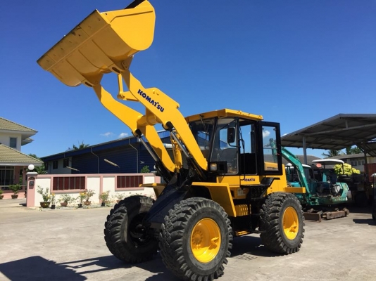 รถตักล้อยาง KOMATSU WA100-1 ทำสีใหม่ นำเข้า มือสองญี่ปุ่น