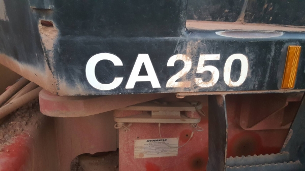 ต้องการขายด่วนๆรถบดสั่นสะเทือน2เพลา DYNAPAC CA250D 10.6ตัน รถเพิ่งใช้งาน1,####ชม. เอกสารเล่มทะเบียน ปี56 ขายตามสภาพ ราคา1,250,000บาท โทไอดี 0990035892 (/)0843923995 ดูรถได้ที่ จ.บึงกาฬ