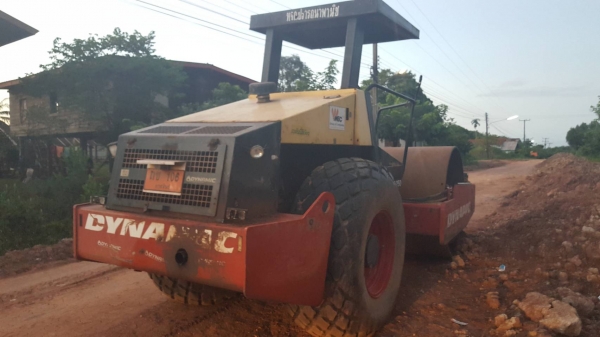ต้องการขายด่วนๆรถบดสั่นสะเทือน2เพลา DYNAPAC CA250D 10.6ตัน รถเพิ่งใช้งาน1,####ชม. เอกสารเล่มทะเบียน ปี56 ขายตามสภาพ ราคา1,250,000บาท โทไอดี 0990035892 (/)0843923995 ดูรถได้ที่ จ.บึงกาฬ