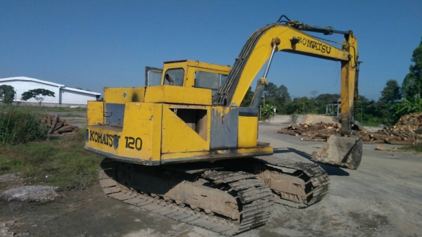 KOMATSU 12HT สภาพใช้งานได้ดีเครื่องปั้ม ช่วงล่างดี อยู่ภาคอิสาน 310,000บ. สนใจ 0835601591 หรือ 0903494058
