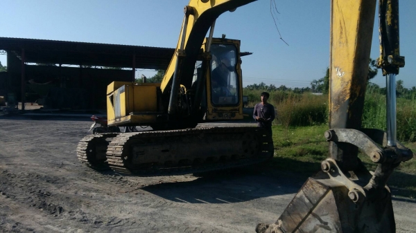 KOMATSU 12HT สภาพใช้งานได้ดีเครื่องปั้ม ช่วงล่างดี อยู่ภาคอิสาน 310,000บ. สนใจ 0835601591 หรือ 0903494058