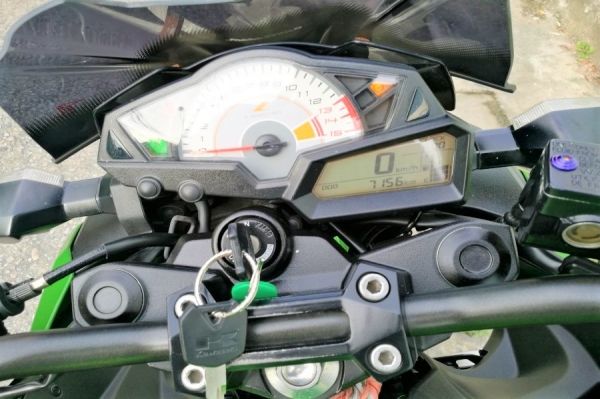 Z300 2015 รถบ้านแท้ เจ้าของคนเดียว มีของแต่ง รูดบัตรได้ Z300 2015 รถบ้านแท้ เจ้าของคนเดียว มีของแต่ง รูดบัตรได้