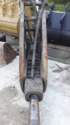 หัวกระแทกสำหรับรถขุด ขนาด 200 / สลัก 80 มิล เก่านอก ไม่มีถุงลม 150,000 บาท