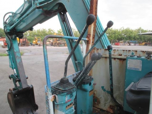 รถขุด  KOMATSU  PC28UU-1 เก่านอก เครื่องยนต์ 3D78  3สูบ  ขาย210,000 บาท