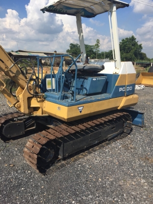 KOMATSU PC 30