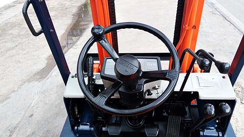 ขายรถยกโตโยต้า 2.5 ตัน รุ่น5 เครื่องเบนซิน กระบอกคู่ เสาสูง 3 เมตร พวงมาลัยเพาเว่อร์  สีเดิมจากนอก นำเข้าจากญี่ปุ่น ใช้งานได้ทันที ราคา190000