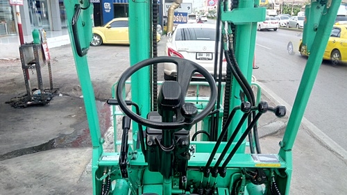 ขายรถยกมิตซูบิชิ 2.5 ตัน เครื่องเบนซิน เกียร์ออโต้ (งายืดยาวออกได้ 1 เมตร เหมาะสำหรับงานในโรงหลอม )กระบอกคู่ เสาสูง 4 เมตร ยางตันใหม่ พวงมาลัยเพาเว่อร์  สีเดิมจากนอก นำเข้าจากญี่ปุ่น ใช้งานได้ทันที ราคา220000