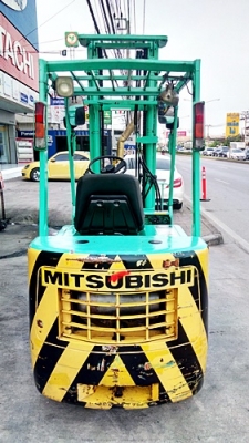 ขายรถยกมิตซูบิชิ 2.5 ตัน เครื่องเบนซิน เกียร์ออโต้ (งายืดยาวออกได้ 1 เมตร เหมาะสำหรับงานในโรงหลอม )กระบอกคู่ เสาสูง 4 เมตร ยางตันใหม่ พวงมาลัยเพาเว่อร์  สีเดิมจากนอก นำเข้าจากญี่ปุ่น ใช้งานได้ทันที ราคา220000