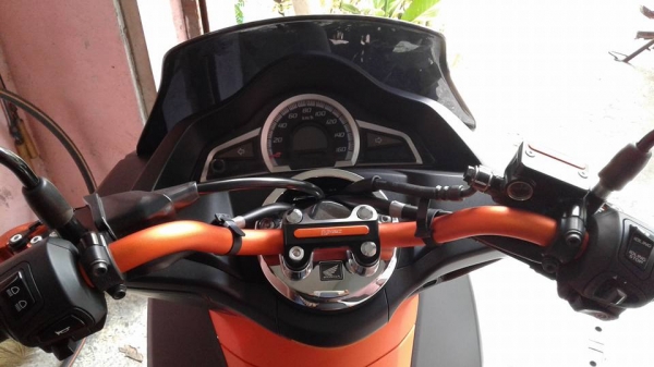 ขาย Honda PCX 150 All New (รุ่นเตาแก๊สโฉมปัจจุบัน) ปี 60 ไมล์สามพันกว่าโล รถสวย ไม่มีรอยล้ม มีแฮดน์,