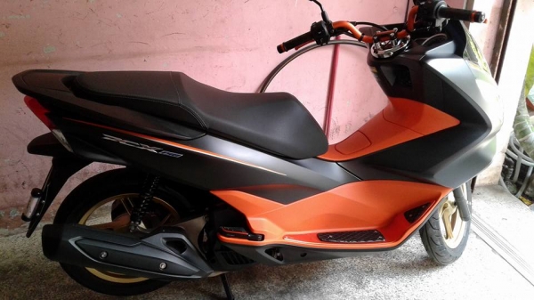 ขาย Honda PCX 150 All New (รุ่นเตาแก๊สโฉมปัจจุบัน) ปี 60 ไมล์สามพันกว่าโล รถสวย ไม่มีรอยล้ม มีแฮดน์,