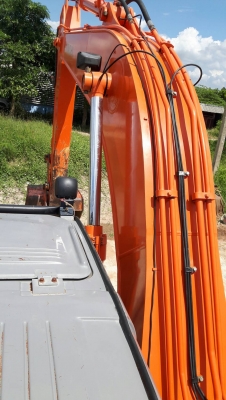 ขายด่วน!! Hitachi ZX200-1 สภาพสวยค่ะ