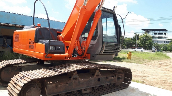 ขายด่วน!! Hitachi ZX200-1 สภาพสวยค่ะ