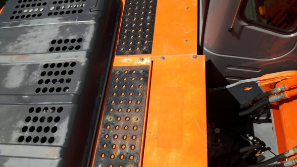 ขายด่วน!! Hitachi ZX200-1 สภาพสวยค่ะ