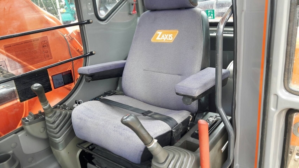 ขายด่วน!! Hitachi ZX200-1 สภาพสวยค่ะ