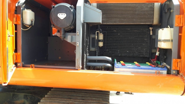 ขายด่วน!! Hitachi ZX200-1 สภาพสวยค่ะ