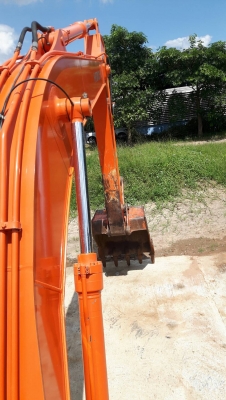 ขายด่วน!! Hitachi ZX200-1 สภาพสวยค่ะ