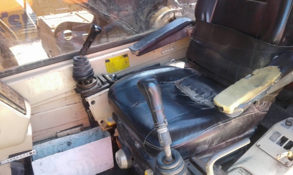 ขายด่วน CAT330 สภาพสวยพร้อมใช้งาน ไฟฟ้าสมบูรณ์ โซ่ช่วงล่างหนา เอวแน่น เอกสารเล่มทะเบียน รถพร้อมลุยงาน สภาพเหมือนเก่านอก สนใจโทรสอบถาม 093-0764943  088-3223272 K ตั้ม