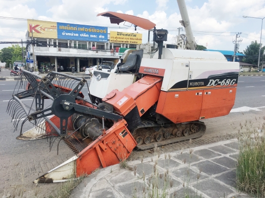 ขายด่วน รถเกี่ยวข้าวคูโบต้า รุ่นDC68G ขายด่วน รถเกี่ยวข้าวคูโบต้า รุ่นDC68G