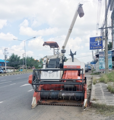 ขายด่วน รถเกี่ยวข้าวคูโบต้า รุ่นDC68G