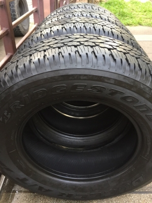 ยาง Bridgestone 265 65 17 ปี16 ดอกเต็ม ใช้ยาว ราคาชุดล่ะ 6,500 บาท ติดต่อ e