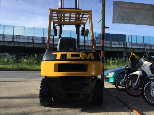 ขาย โฟรคลิฟท์ ทีซีเอ็ม ดีเซล 3 ตันเสา 4 เมตรเกียธรรมดา