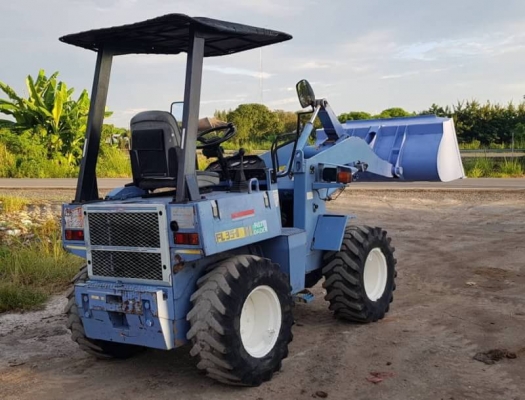 ขายด่วนรถยกตักเอวอ่อนฟูโกกาวาHL35-2ตักยก2.5ตันยกสูง3เมตรรถขับเคลื่อน4ล้อเกียร์ท็อกโลฮายรถนอกเพื่งนำเข้ามายังไม่เคยใช้งานในเมืองไทยเลย