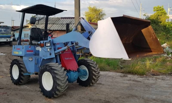 ขายด่วนรถยกตักเอวอ่อนฟูโกกาวาHL35-2ตักยก2.5ตันยกสูง3เมตรรถขับเคลื่อน4ล้อเกียร์ท็อกโลฮายรถนอกเพื่งนำเข้ามายังไม่เคยใช้งานในเมืองไทยเลย