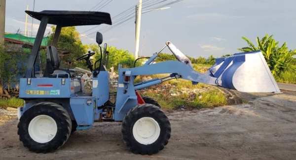 ขายด่วนรถยกตักเอวอ่อนฟูโกกาวาHL35-2ตักยก2.5ตันยกสูง3เมตรรถขับเคลื่อน4ล้อเกียร์ท็อกโลฮายรถนอกเพื่งนำเข้ามายังไม่เคยใช้งานในเมืองไทยเลย