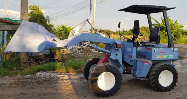 ขายด่วนรถยกตักเอวอ่อนฟูโกกาวาHL35-2ตักยก2.5ตันยกสูง3เมตรรถขับเคลื่อน4ล้อเกียร์ท็อกโลฮายรถนอกเพื่งนำเข้ามายังไม่เคยใช้งานในเมืองไทยเลย