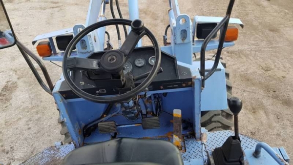 ขายด่วนรถยกตักเอวอ่อนฟูโกกาวาHL35-2ตักยก2.5ตันยกสูง3เมตรรถขับเคลื่อน4ล้อเกียร์ท็อกโลฮายรถนอกเพื่งนำเข้ามายังไม่เคยใช้งานในเมืองไทยเลย