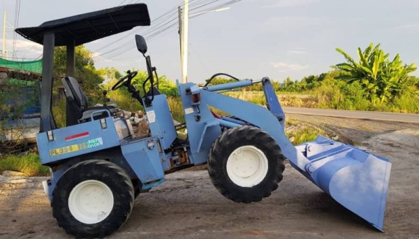 ขายด่วนรถยกตักเอวอ่อนฟูโกกาวาHL35-2ตักยก2.5ตันยกสูง3เมตรรถขับเคลื่อน4ล้อเกียร์ท็อกโลฮายรถนอกเพื่งนำเข้ามายังไม่เคยใช้งานในเมืองไทยเลย