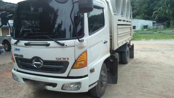 รถฮีโน่ 6 ล้อดั้ม FC9J 175 แรงม้า. ปี 53. สนใจติดต่อ 081 - 6079515