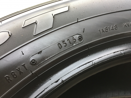 ยาง DUNLOP 265-60-18 ปี 16 ครบชุด 4 เส้น 7000  สภาพสวยๆไม่มีปะไม่บวมไม่กินข้าง ดอกยางเหลือเยอะเอาไปวิ่งกันใด้อีกยาวค่ะ