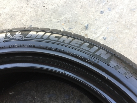 ยาง MICHELIN 205-50-17 ปี 15 ครบชุด 4 เส้น 3500 สภาพสวยๆไม่บวมไม่กินข้าง ดอกยางเหลือเยอะเอาไปวิ่งกัน