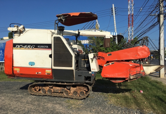 ขายรถเกี่ยวข้าว DC 68G