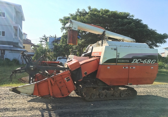 ขายรถเกี่ยวข้าว DC 68G